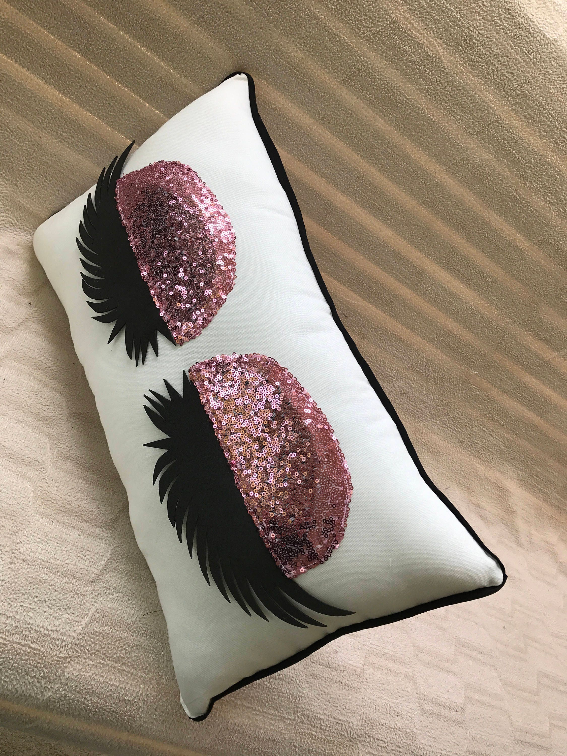 eyelash pillow