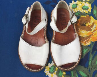 Vintage Kids White Leather Spanish Sandals Eur 25