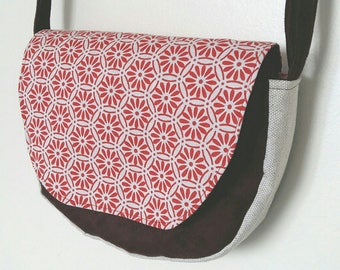 Bag flap with adjustable shoulder strap