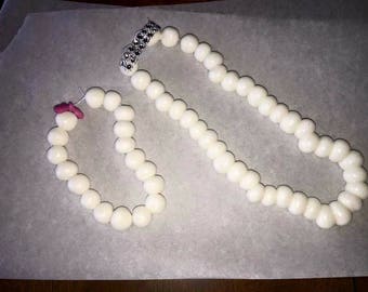 Fondant pearls necklace and bracelet cake decorations