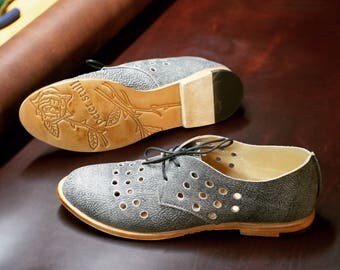 WOMEN'S PERFORATED OXFORD / brogue shoes / artisan / handcrafted / flats / custom shoes / lace ups