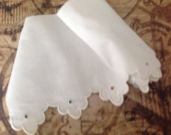 Little coupon of vintage cotton embroidery
