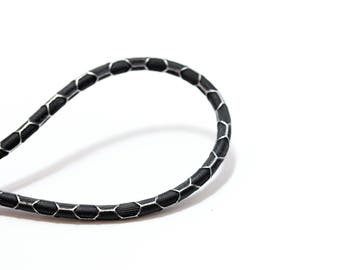 1 m cord effect geometric black leather / silver