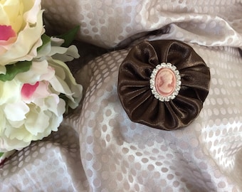Flower 6 cm in Brown satin with Cameo