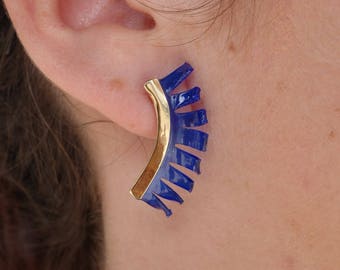 Blue earrings, 18 k gold and recycled material.