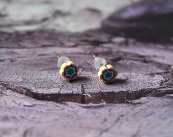 Flower stud earrings. jewel