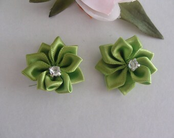 set of 2 green 25 mm flower rhinestone applique
