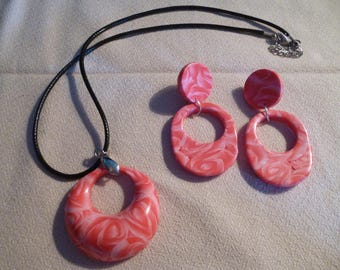 Nice necklace and earrings in polymer clay.
