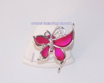 Adjustable ring depicting a butterfly in resin
