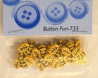 8 novelty buttons - bees