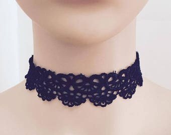 BOLD BLACK CHOKER