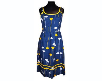 Vintage 1970s Cotton Dress - Floral Print - Sun Dress - M