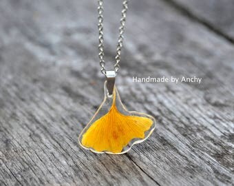 Collier Vintage En Forme De Feuilles De Ginko Biloba - Doré, Marque Il était Une Fois, Très Bon état