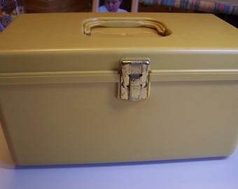 Vintage Retro Wil-hold Harvest Gold Sewing Box With No Tray Made in the USA