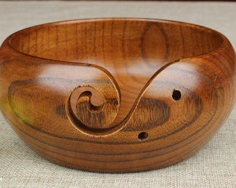 Wooden Yarn Bowl - Bol à balle de laine