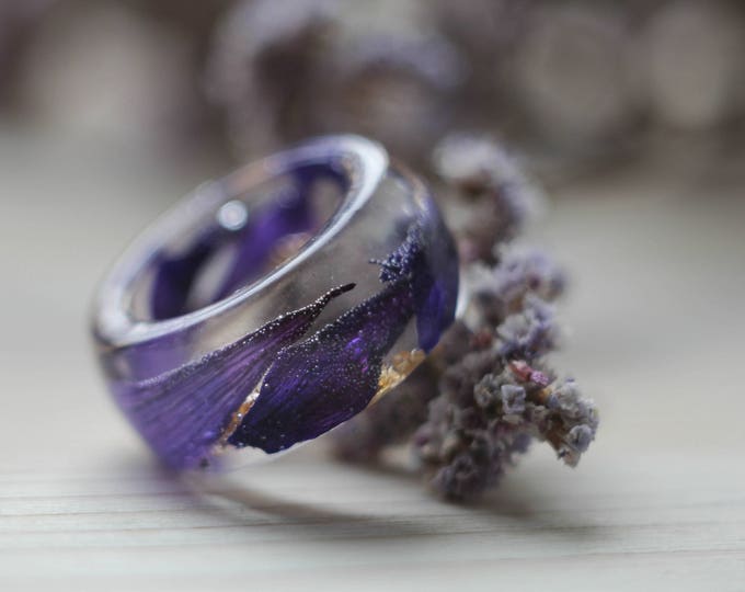 Resin ring with real petals and flakes, Transparent resin ring, dark purple flower petals ring, anniversary ring, terrarium resin ring