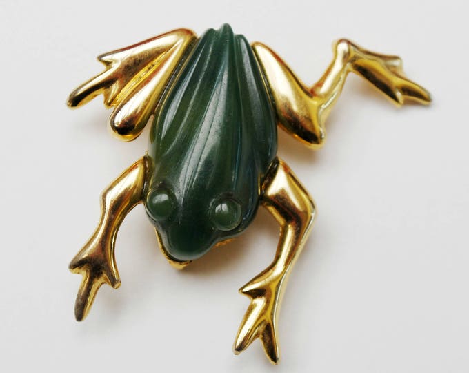 Frog Brooch - Green Lucite Resin - gold plated - Figurine vintage pin