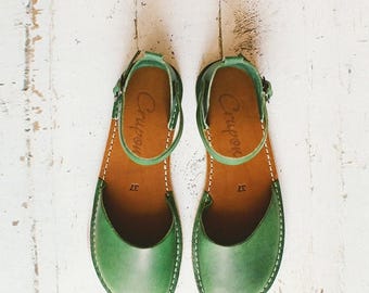 SALE 20% OFF: Greenery Sandals, Leather Shoes, Summer Shoes, Leather Sandals, Leather Flats, Flat Shoes, Closed Toe, Womens Sandals, Casual