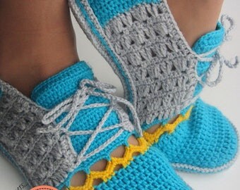 FREE SHIPPING!Slippers Women.Crochet Slippers.Crochet House Shoes.Bedroom slippers.Slippers With Soles. Multicolor slippers. Gift for Women.