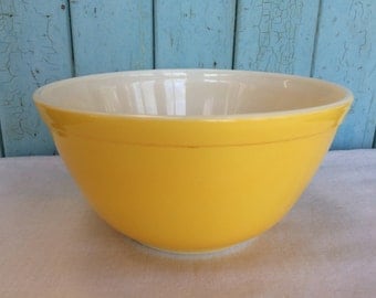 Vintage 1.5 QT. Yellow Pyrex Mixing Bowl, Primary Colors Bowl # 402, Mid Century Pyrex