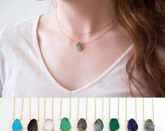 Gemstone Slice Pendant Necklace, Raw Emerald Necklace, May Birthstone Jewelry, Layered Necklaces, Gold Necklace, Boho Jewelry