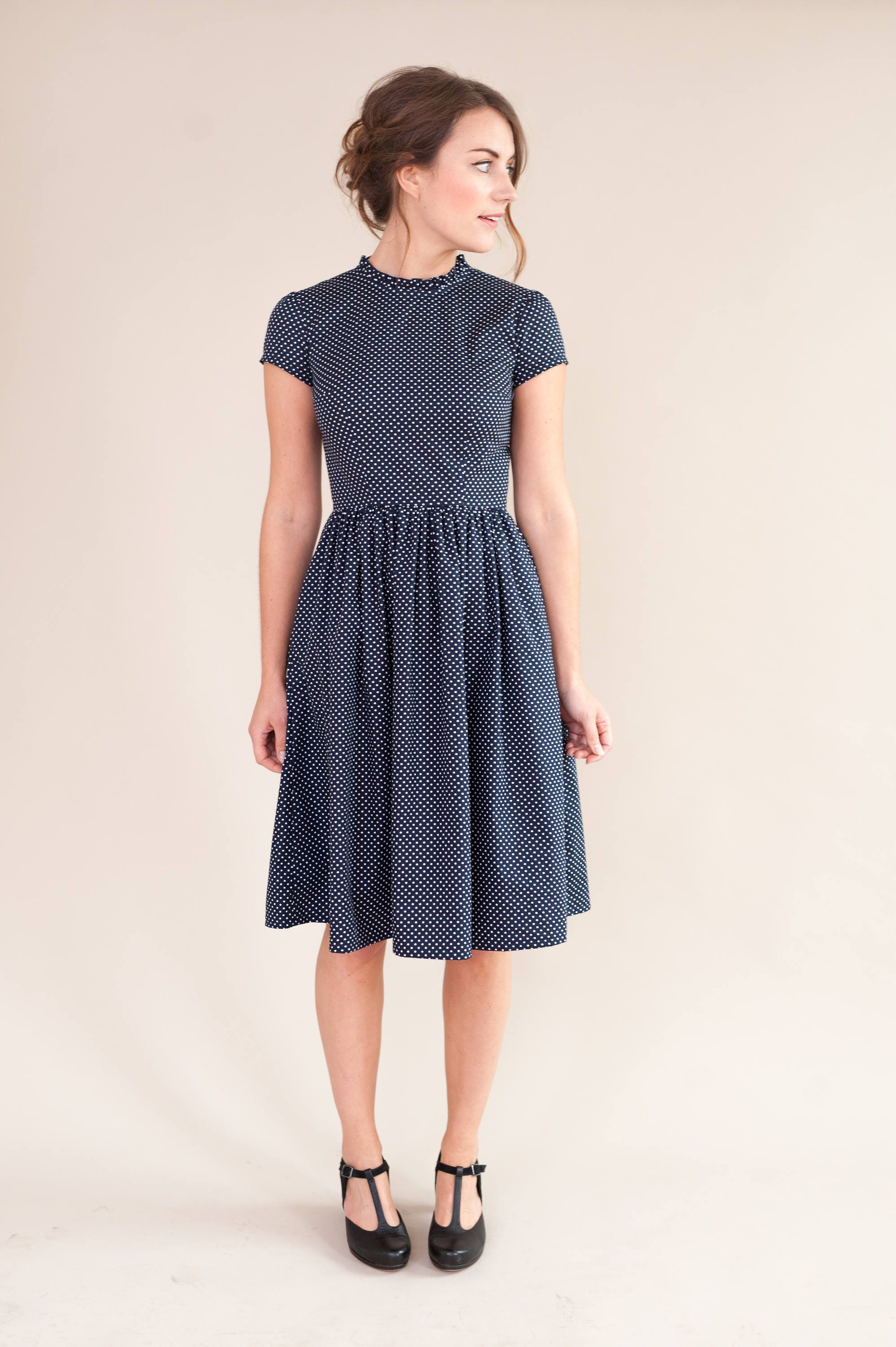 All Listings Joules navy and white spotty dress UK size 14 Worn a couple of times Exposed zip to the back and tie up waist From smoke free and pet free home Please ask any questions. Cute Yumi Spotty Dress Size 12 Navy Blue. £ 1 bid + £ P&P. Gold button detailing to front of dress. Great with leggings now it's starting to get cooler.