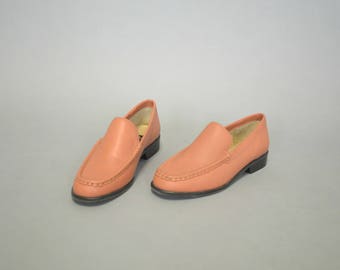 1990s minimalist pink leather loafers - size 6