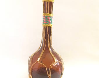 Genie Bottle Decanter Wicker Wrapped Gold Wire Plastic Lacing Decorative Amber Glass Vintage Barware Fun Drinks Home Bar Bartender