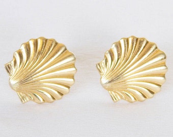Vintage Oyster Shell Shaped Cufflinks - Great Classic Beachy Accessory And Gift