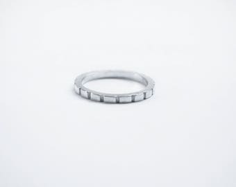 NOTCH - Thin silver stacking ring