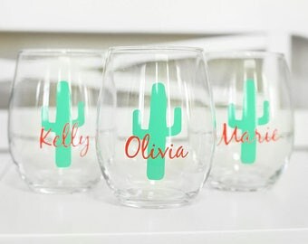 SET OF 6, bridesmaids cups, bachelorette cups, wedding cups, initial wine glasses, custom wine glass, seashell cup, tropical cup, beach