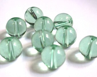 10 green transparent glass beads 10mm