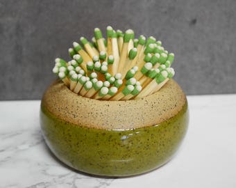 Round Match Striker - White Matches