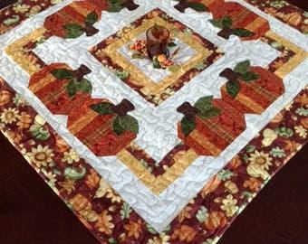 Quilted Pumpkin Table Topper, Quilted Fall Centerpiece, Fall Quilt, Autumn Quilt, Quilted Thanksgiving Table Topper, Quilted Harvest Topper
