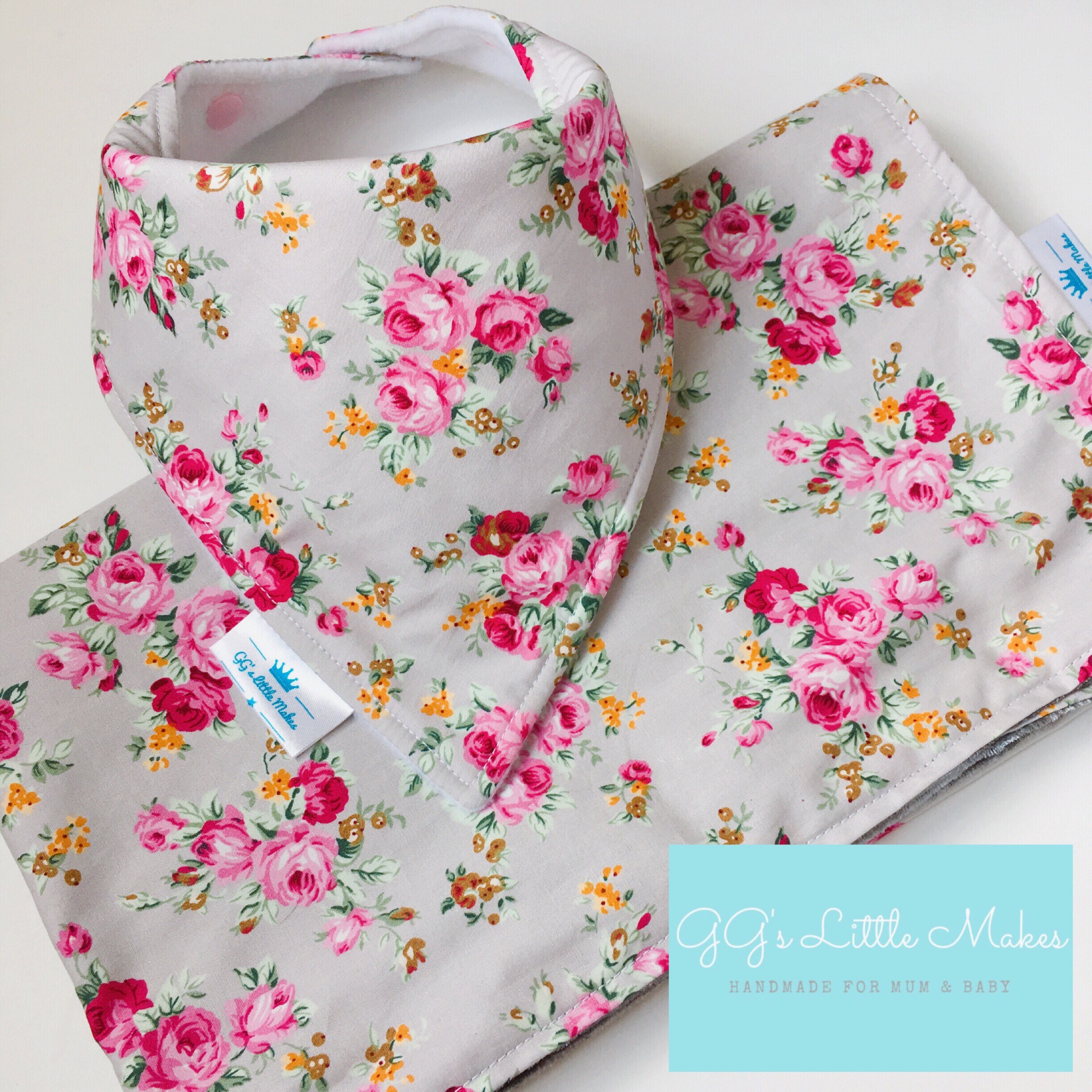 Floral crushed velvet blanket & Dribble Bib gift set Pram