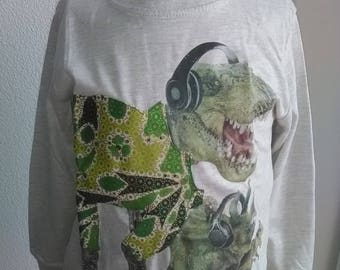 Sweat 2/3 years old boy dinosaur