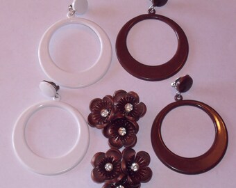 Vintage Brown and White Plastic Flower Rhinestone Clip On Hoop Earrings