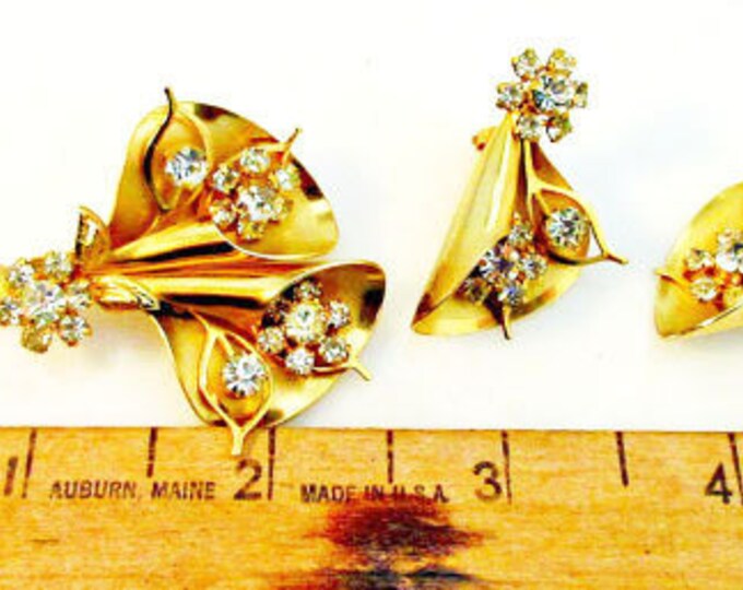 Flower Brooch and Earrings set - gold plated - rhinestone - floral - Designer signed Weiss NY - mid century