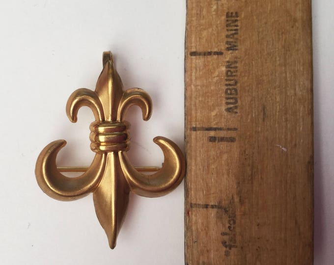 Gold Fleur De Lis pin clip - Signed 2 Winward 1/20 12 Kt Gf - Gold Filled brooch