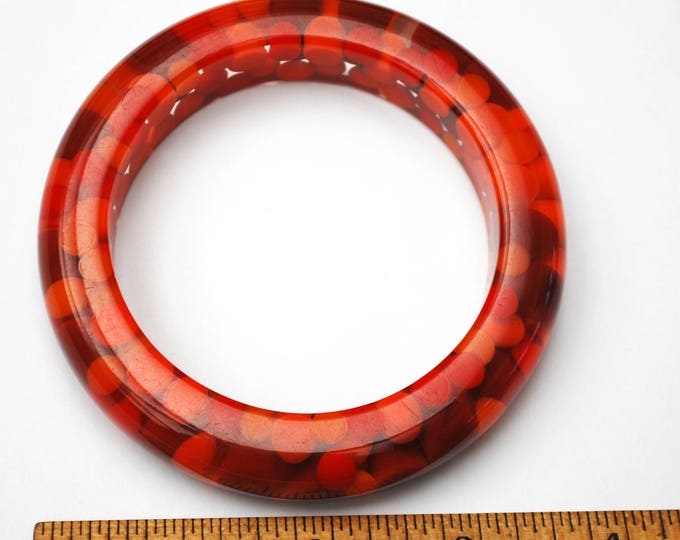 Red Orange polka dot Lucite Bangle - aspirin lucite - Mid Century - confetti dots - Vintage Plastic - bracelet