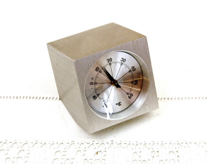Vintage Mid Century Thermometer Mounted in a Machined Block of Solid Metal Used in a Laboratory Gradients Celsius, Retro Temperature Vintage Mid Century Thermometer Mounted in a Machined Block of Solid Metal Used in a Laboratory Gradients Celsius, Retro Temperature