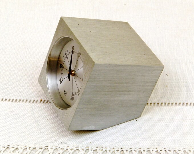 Vintage Mid Century Thermometer Mounted in a Machined Block of Solid Metal Used in a Laboratory Gradients Celsius, Retro Temperature Vintage Mid Century Thermometer Mounted in a Machined Block of Solid Metal Used in a Laboratory Gradients Celsius, Retro Temperature