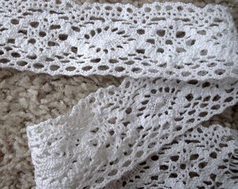 NEW Vintage Elegant Medallion Design Scalloped White Cotton Cluny Crochet Lace Trim - 4 Yards
