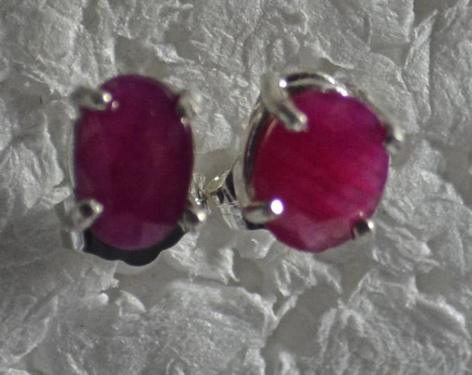 Ruby Stud Earrings, 7x5mm Oval, Natural, Set in Sterling Silver E1104