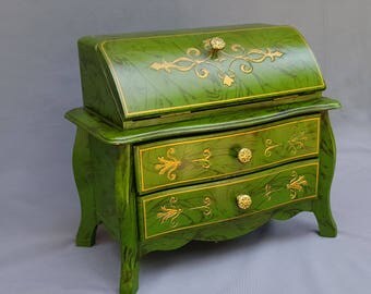 Christmas in July Vintage TOYO musical jewelry box doll's drop front chest of drawers antiqued green with gold pink velvet lining Japan