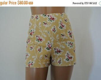 SALE 1990s Moschino Cheap and Chic High Waist Hot Pant Shorts made in Italy Size 8/M