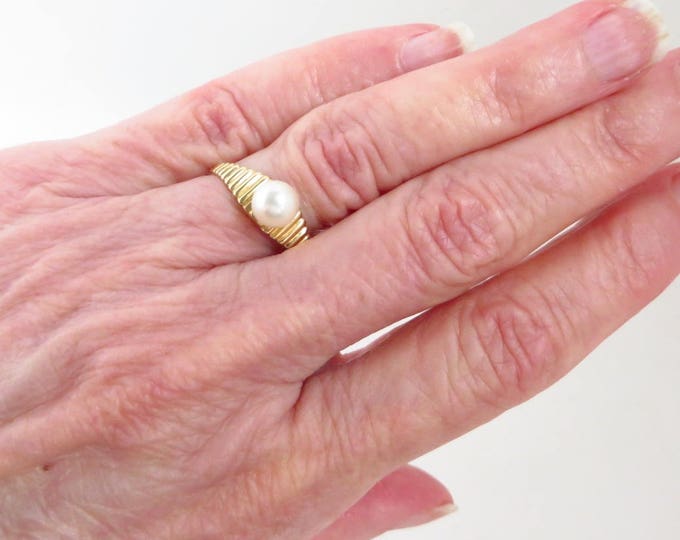 14K Gold Pearl Ring - Vintage Solitaire Pearl Ridged Gold Band Ring, Genuine Pearl Ring, Gift Idea, Size 6.5