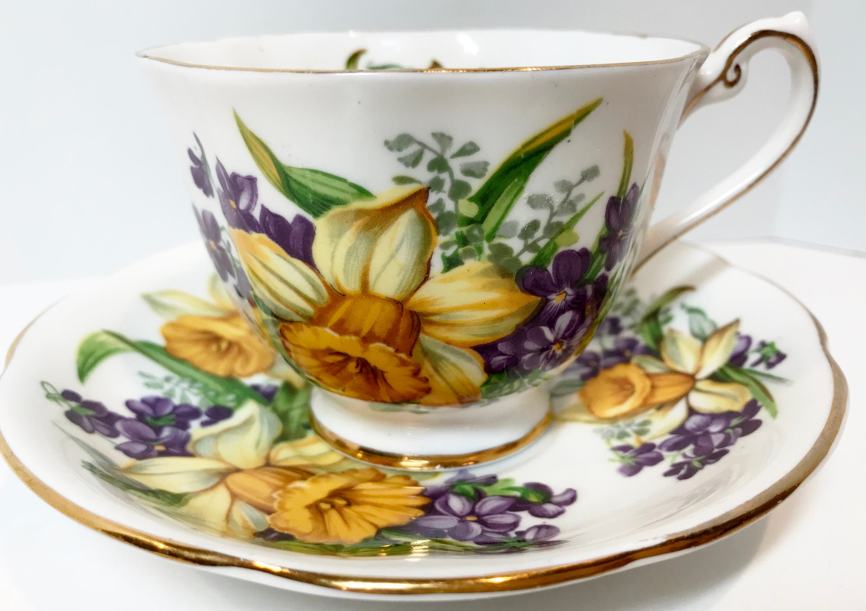 royal-standard-tea-cup-and-saucer-daffodil-tea-cups-english-bone