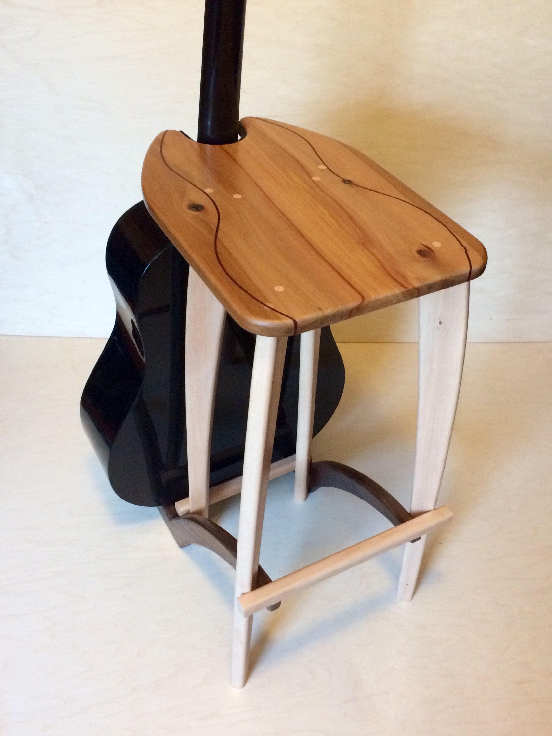 Stand 'N' Stool guitar stand guitar stool