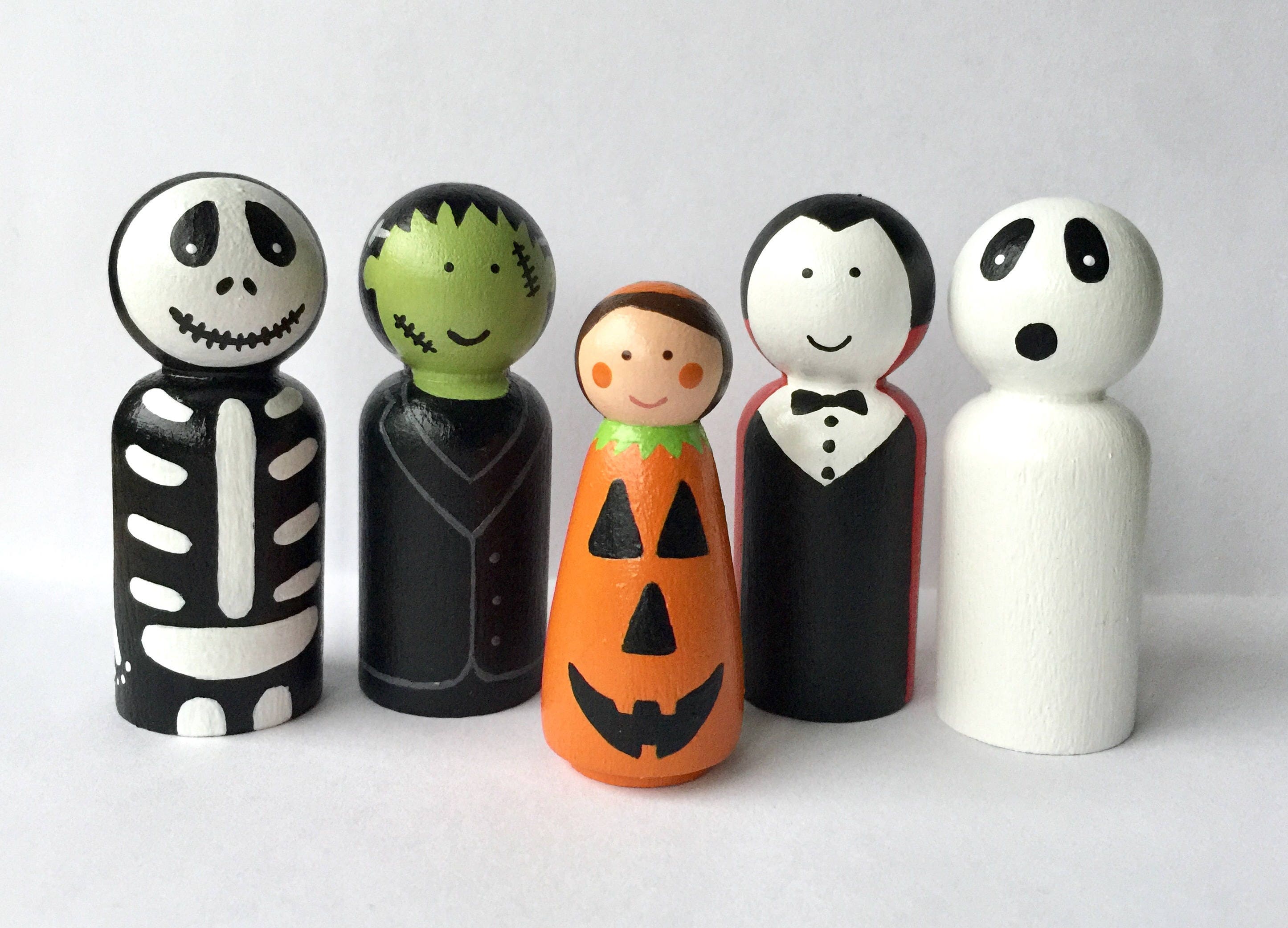 Happy Halloween peg dolls set of five peg people